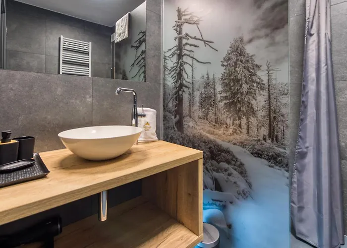 Z Basenem I Saunami Stone Hill Iii Vip Centrum By Royal Aparts *