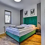Z Basenem I Saunami Stone Hill Iii Vip Centrum By Royal Aparts
