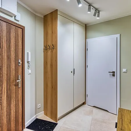 Z Basenem I Saunami Stone Hill Iii Vip Centrum By Royal Aparts Apartment *