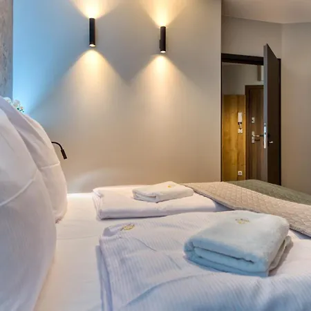 Z Basenem I Saunami Stone Hill Iii Vip Centrum By Royal Aparts Apartment *