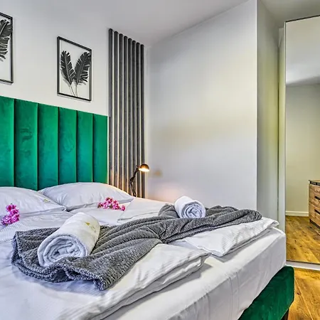 Z Basenem I Saunami Stone Hill Iii Vip Centrum By Royal Aparts Appartement *